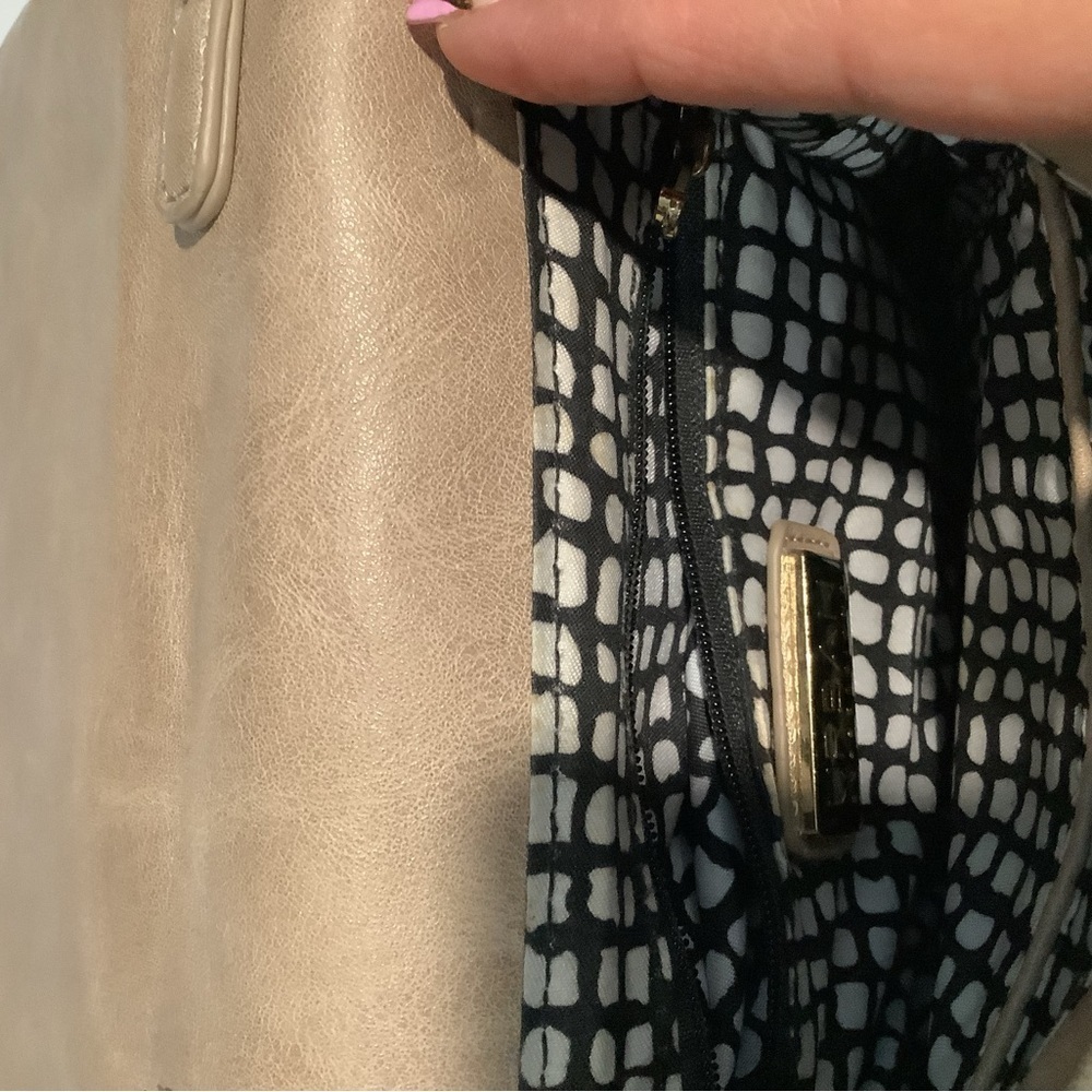 Urban Expressions Taupe Crossbody Bag - Picture 6 of 9